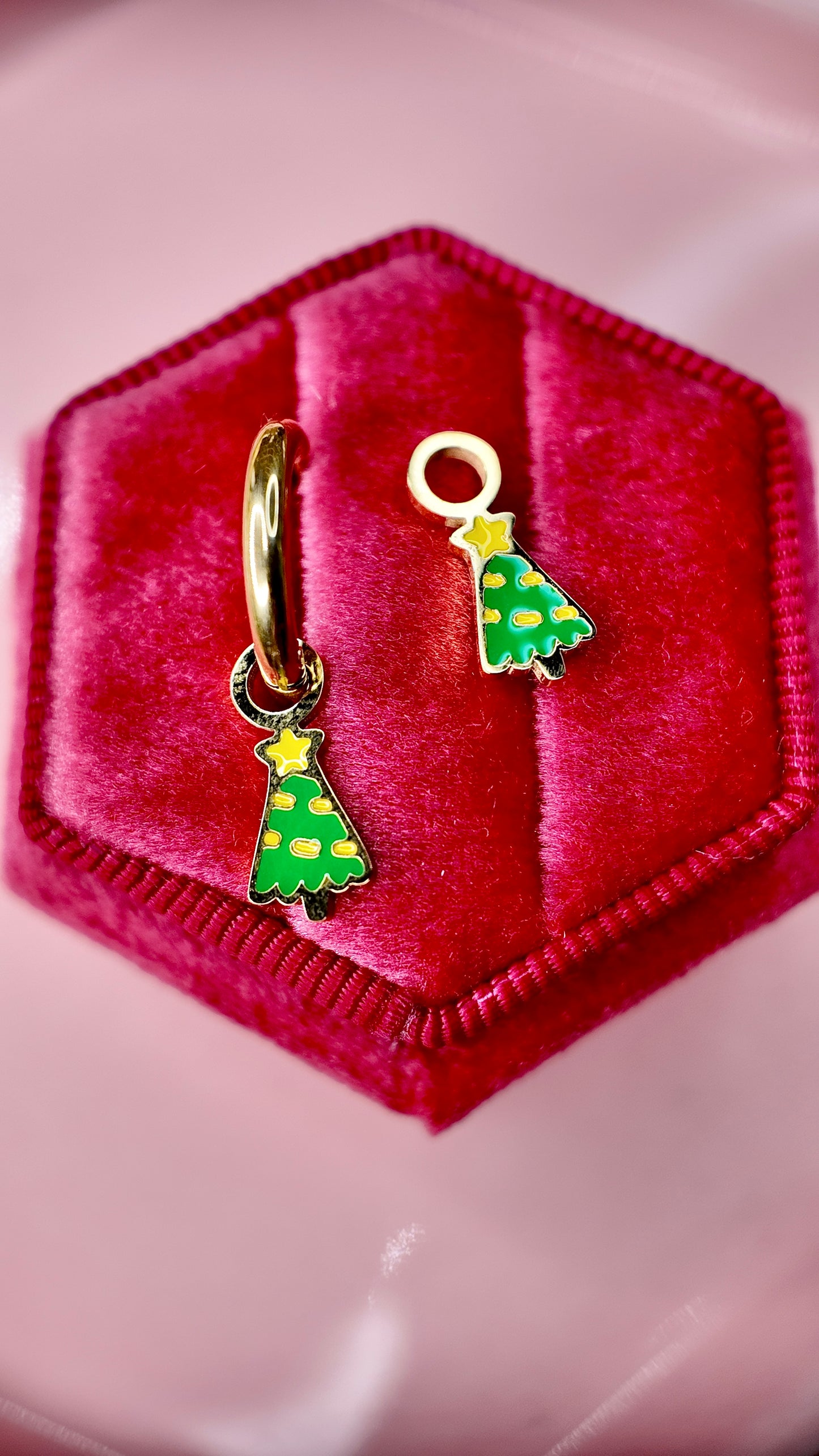 This Christmas Tree Huggies