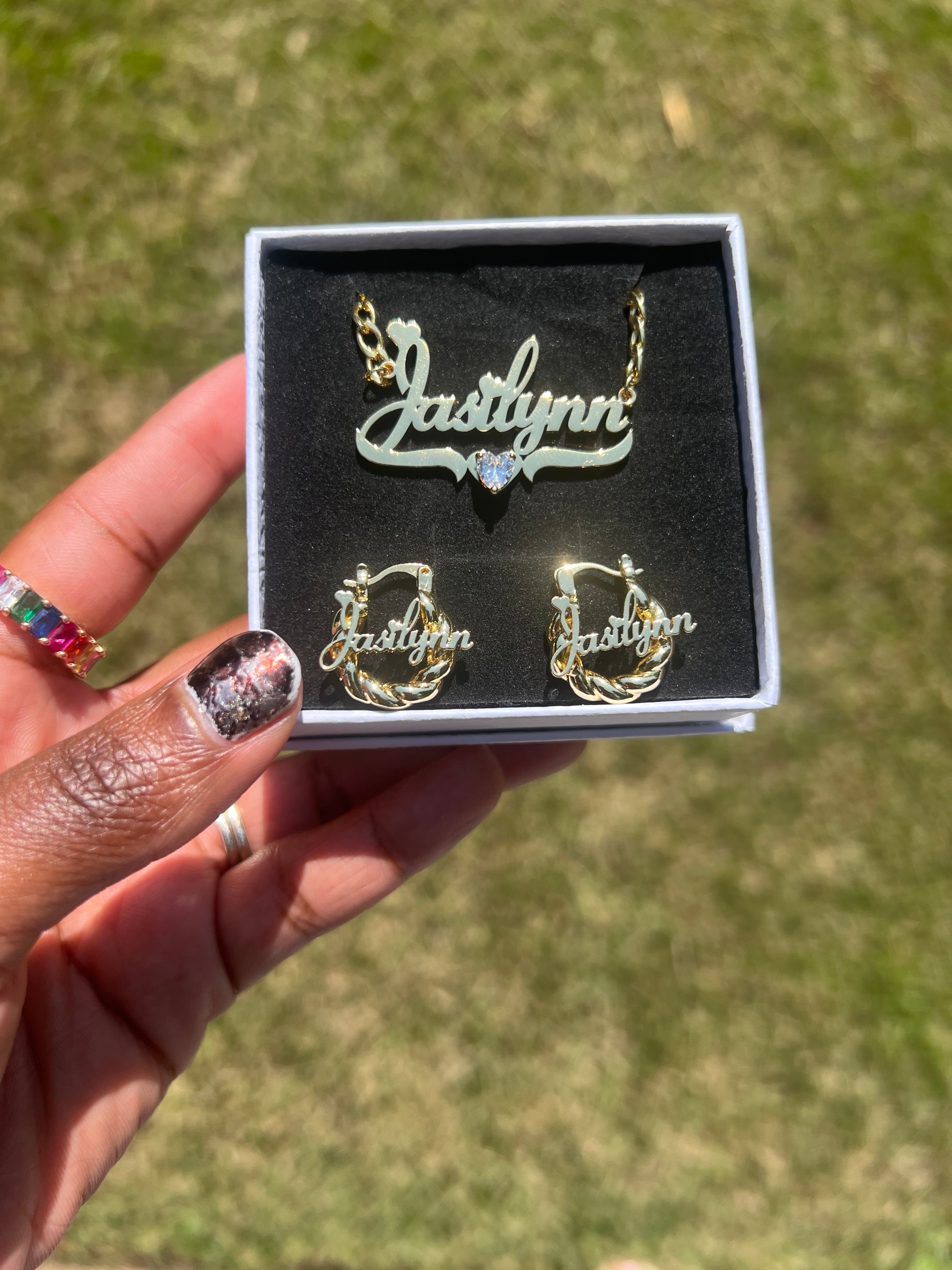 Heart's Halo Personalized Name Necklace Set